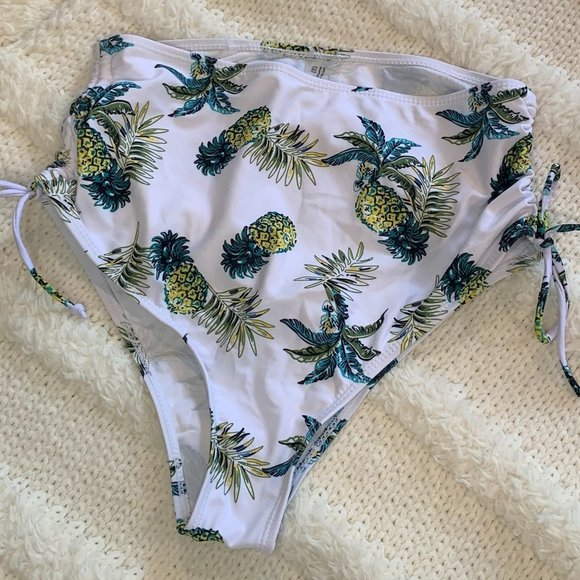 SHEIN Tropical Pineapple Bikini Bottoms NWOT - Picture 3 of 4